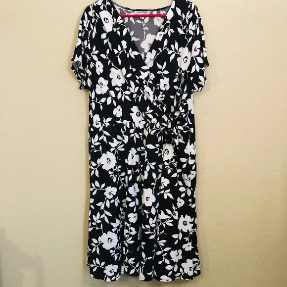 Black & White Floral Print Faux Wrap Midi Empire Waist Dress Plus Size - Picture 2 of 7
